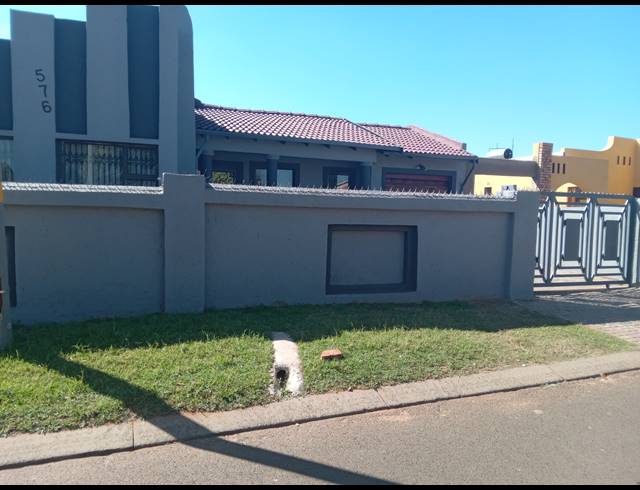 3 BEDROOM FREEHOLD FOR SALE IN VOSLOORUS